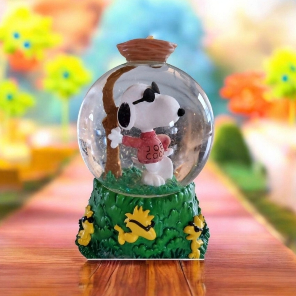 Vintage Snoopy and Woodstock Birds Snowglobe